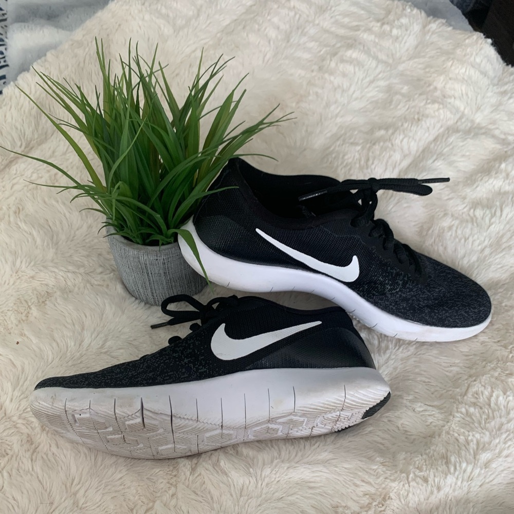 Nike Flex Contact Sneakers